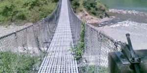 महाकाली नदीमा झोलुङ्गे पुलको लठ्ठा चुँडिदा नेपाल-भारत आवातजावत बन्द