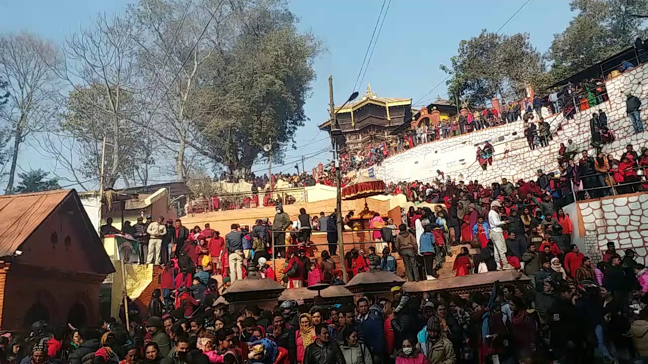 साली नदीमा भक्तजनको भीड