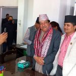 अङ्कमाल गर्दै खादा ओढाएर हार्दिकता बढाएको संसदीय समिति (तस्बिरहरु)