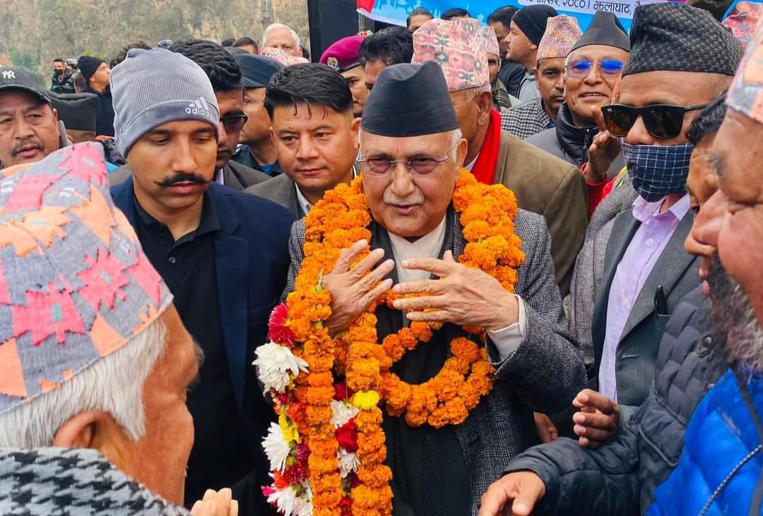 एमालेको मध्य पहाडी लोकमार्ग पद यात्रा सुरू (फाेटाेफिचर)