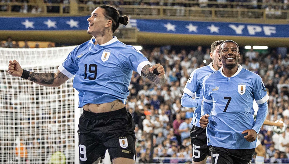 विश्वकप फुटबल छनौटमा अर्जेन्टिना उरुग्वेसँग २-० गोलले पराजित