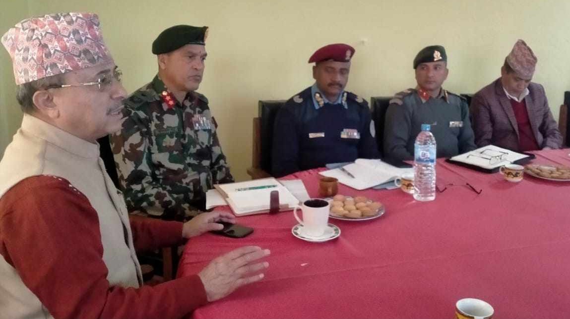 भूकम्प प्रभावितका लागि अस्थायी आवास निर्माणमा लाग्न उपप्रधानमन्त्री खड्काको निर्देशन
