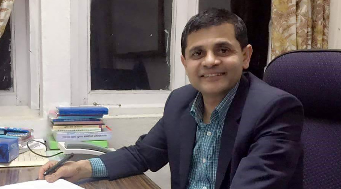 संघीय संसद सचिवालयका महासचिव डा. गौतमले राष्ट्रपतिसमक्ष बुझाए राजीनामा