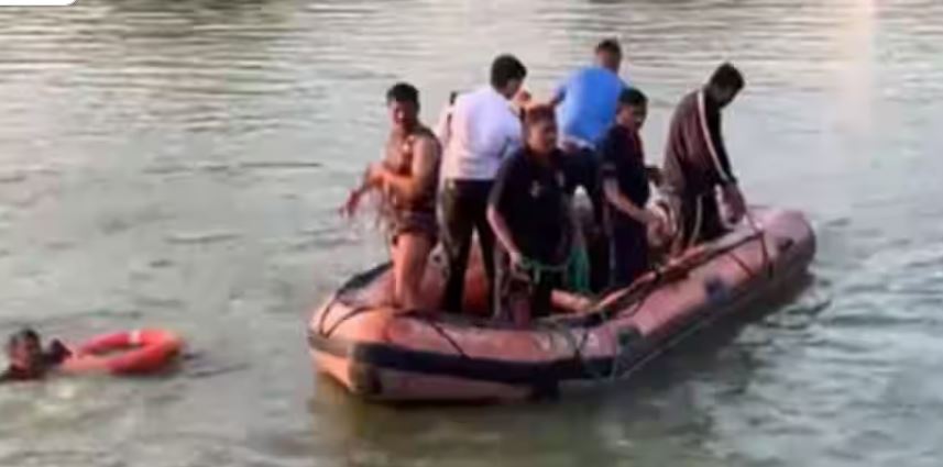 गुजरातमा डुंगा दुर्घटना हुँदा १६ को मृत्यु