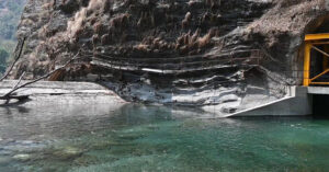 मेलम्चीको पानी काठमाडौं पठाउन बन्द, स्थानीयले लगाए कार्यालयमा ताला