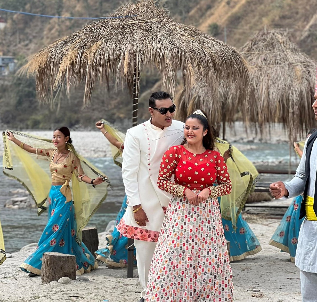 “चिया कफी देउ” भन्दै आए निर्देशक निरेन श्रेष्ठ