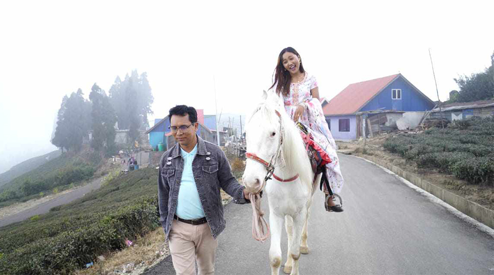 राजु लामाको निर्देशनमा आयो ‘के भनि बोलाउ’ (भिडियो)
