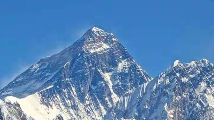 अव सगरमाथ चढनेले अनिवार्य रूपमा ‘ट्रयाकिङ चिप्स’ लगाउनु पर्ने