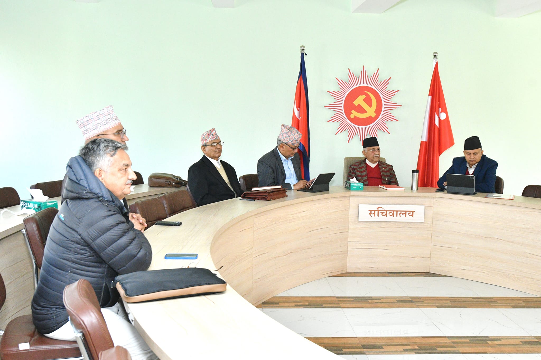 सचिवालय बैठकः एमालेले नयाँ सत्ता समीकरणमा अन्य दललाइ पनि समेटन पहल गर्ने