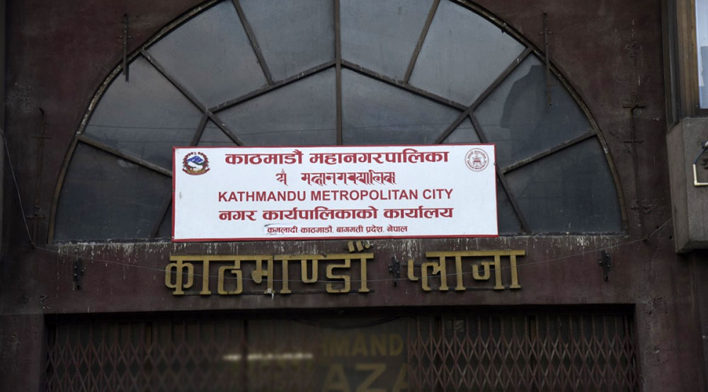 मनोहराको सुकुम्बासी बस्तीमा नगर प्रहरीले चलायो डोजर