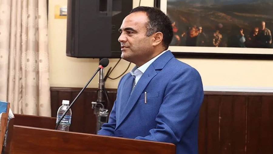 सरकारमै रहेका भ्रष्टहरूले सुशासनको खिल्ली उडाउँदै खुट्टा कमाएर बसेका छन्: नैनसिंह महर