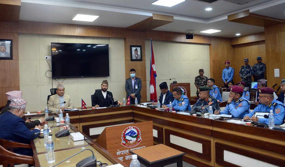 प्रहरीमा अनुहार हेरेर बढुवा गर्ने विद्यमान अभ्यासको अन्त्य गर्नुपर्छ: गृहमन्त्री लामिछाने
