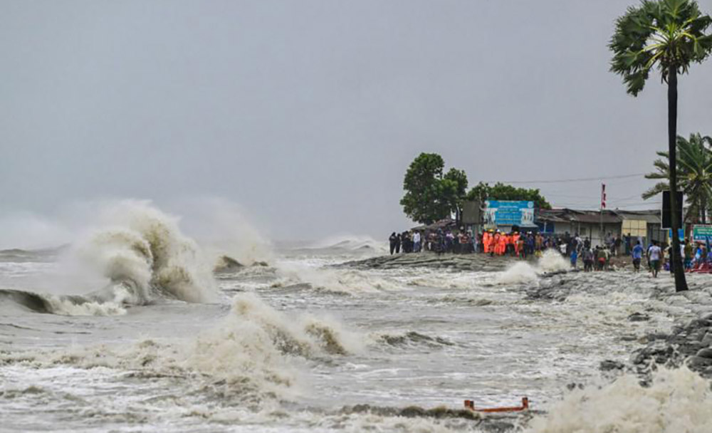 बंगलादेशमा चक्रवाती आँधी: हजारौं मानिस सुरक्षित स्थानतर्फ सारिँदै