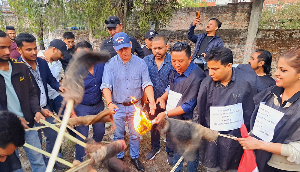 सहकारी ठगीविरुद्ध कांग्रेसले प्रदर्शन गर्दै, १५ जना केन्द्रीय प्रतिनिधि खटिए