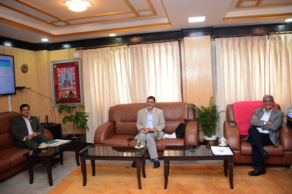 सङ्क्रमणकालीन न्यायसम्बन्धि कार्यदलले शिर्ष नेताहरुलाई आज प्रतिवेदन बुझाउँदै