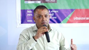 प्रधानमन्त्रीले पद छोड्लान कि नछोड्लान, अन्योलमा नबसौं : गगन थापा (भिडियो)