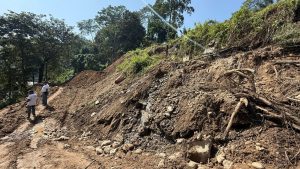 मेची राजमार्ग तत्काल नखुल्ने : समस्यामा यात्रु