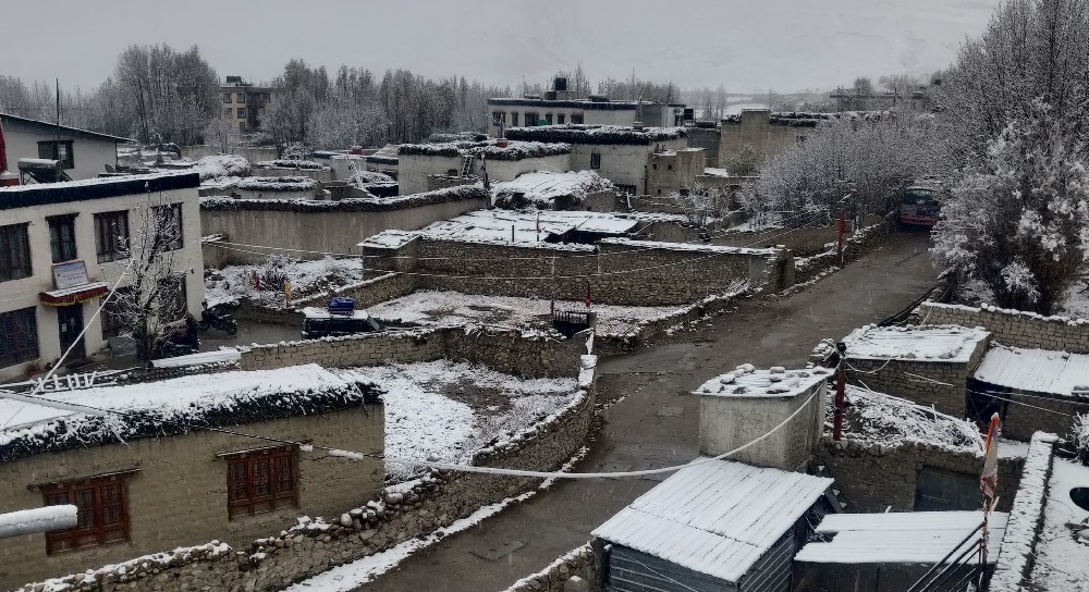 मुस्ताङमा हिमपातले जनजीवन प्रभावित, पर्यटकलाई सुरक्षित रहन अपिल