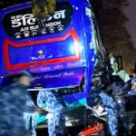 चितवनमा बस ट्रकमा ठोक्कियो, ३३ जना घाइते