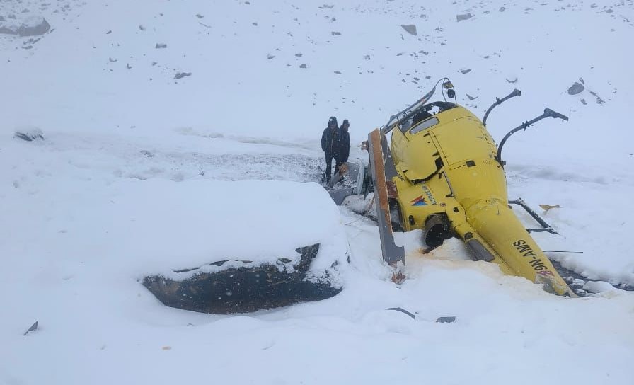 सगरमाथाको आधार शिविर लोबुचेमा हेलिकप्टर दुर्घटना