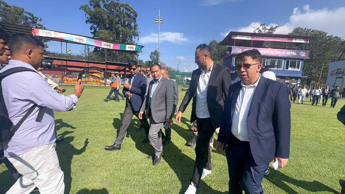 क्रिकेट रङ्गशाला अनुगमनमा मन्त्री घिसिङ