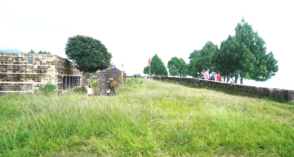 मेटिँदै सेन वंशको गौरवशाली इतिहास: झाडीमा परिणत भयो मकवानपुरगढी