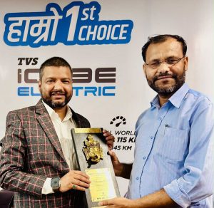 टिभिएस आइक्युवप्रति ग्राहकको आकर्षण बढ्दै, युनिराइड अटोले जित्यो अवार्ड