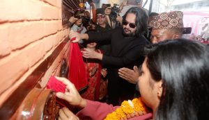 बालेनले गरे ऐतिहासिक मन्दिरको समुद्घाटन (तस्बिरहरु)