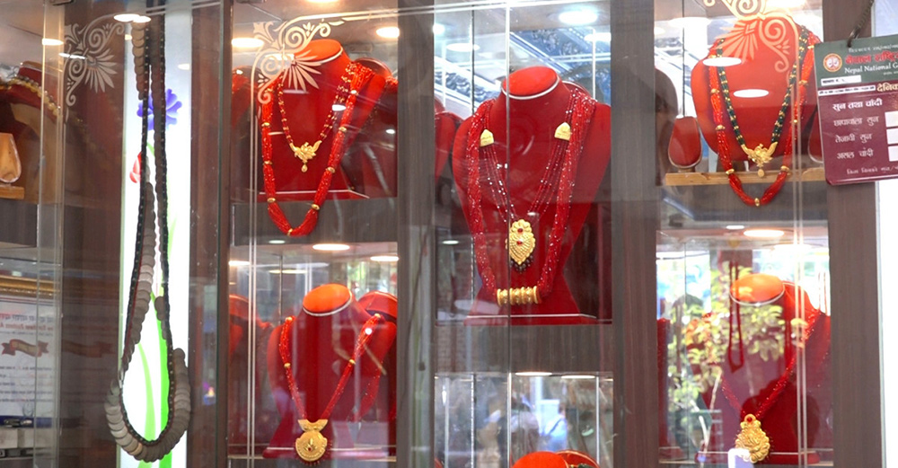 ३ हजार ८ सयले घट्यो सुनको मूल्य