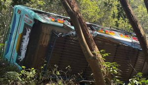 गोरखामा बस सडकबाट ५० मिटर तल खस्यो