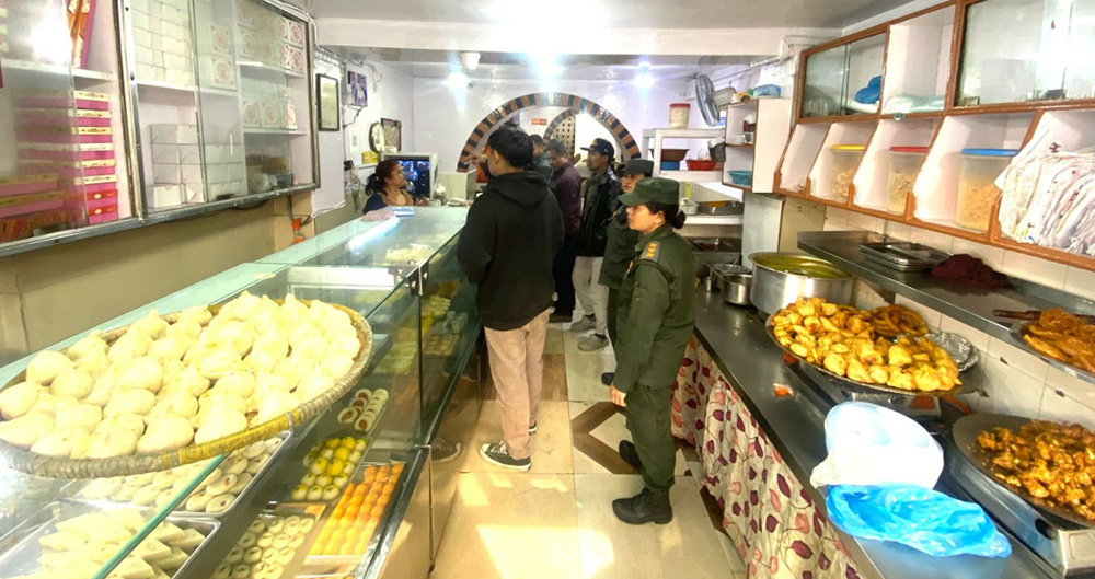 पद्मकन्या कलेजको क्यान्टिनमा म्याद गुज्रिएको खाना भेटियो