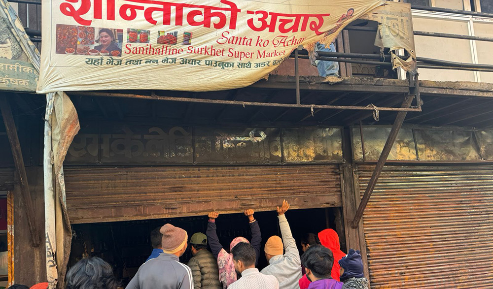 एमाले नेतृ शान्ता चौधरीको अचार उद्योगमा आगजनी (तस्बिरहरु)