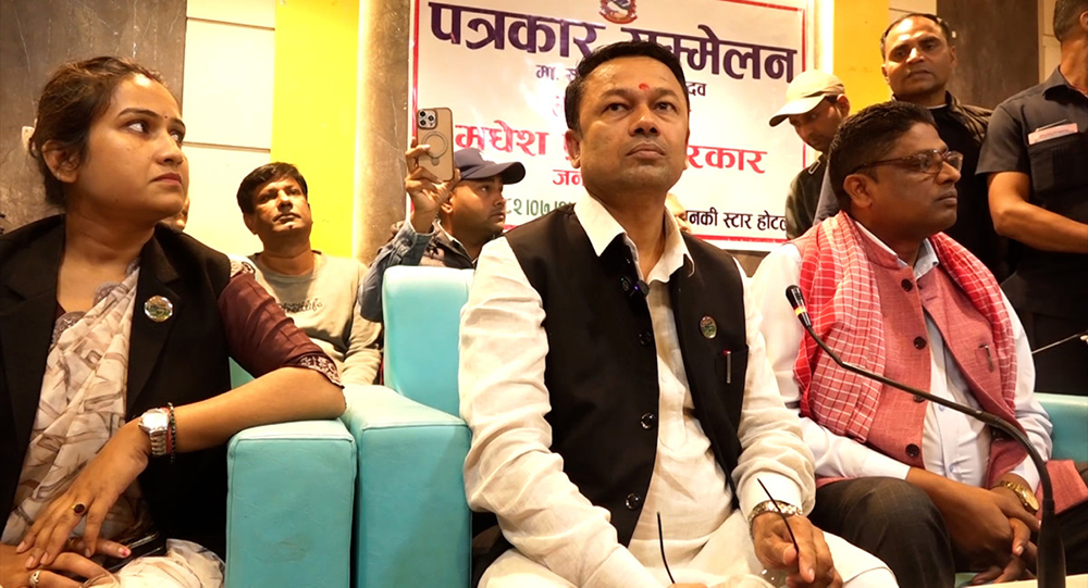 यादवको स्वीकारोक्ति: ‘मेरो दबाबमै बर्दिबासको होटलमा शपथ भयो’