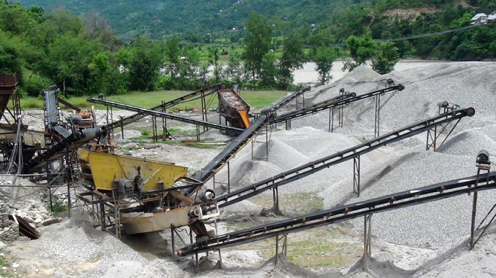 लेगुवाघाटमा रहेको अवैध क्रसर उद्योग सञ्चालनमा रोक