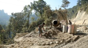 नारायणगढ-बुटवल सडक- दाउन्नेमा काम तीव्र हुँदै, यात्रुलाई सास्ती (फोटो फिचर)