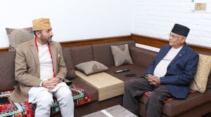 एमाले अध्यक्ष ओली र सञ्चारमन्त्री खरेलबिच भेटवार्ता