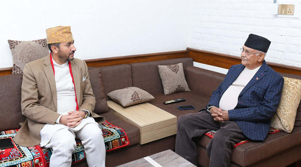 एमाले अध्यक्ष ओली र सञ्चारमन्त्री खरेलबिच भेटवार्ता