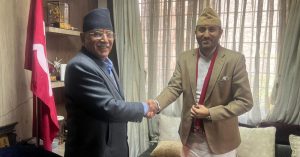 प्रचण्डले सञ्चार मन्त्रीलाई भने- निर्वाचन जसरी पनि हुनुपर्छ