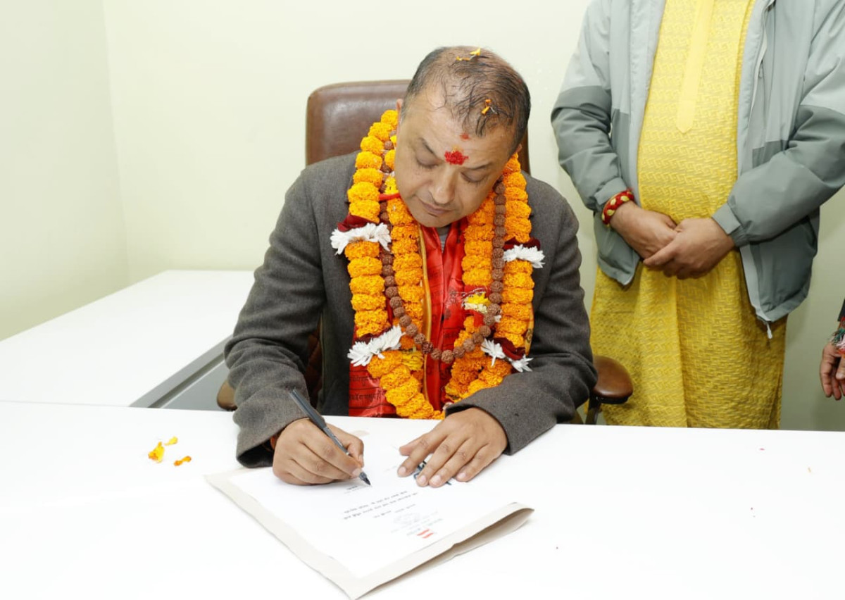 थापा सभापति भएपछि पहिलो पटक पार्टी कार्यलयमा, कार्यकर्तामा उत्साहको माहोल