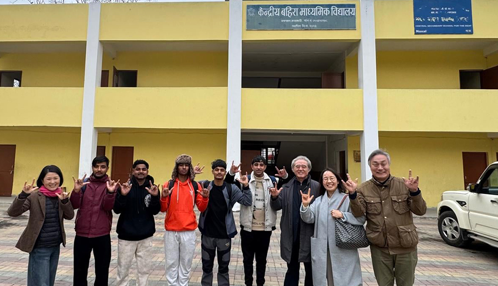 केन्द्रीय बहिरा विद्यालयलाई शैक्षिक सामग्री सहयोग