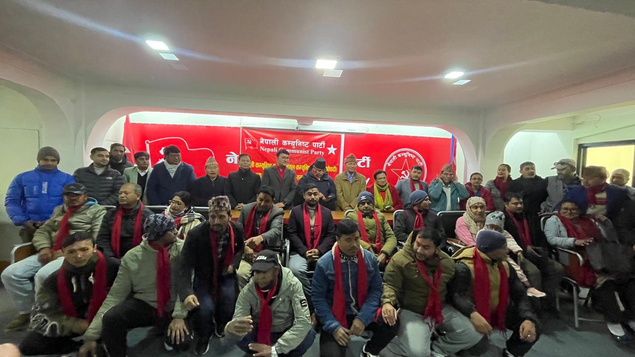 आत्मसमिक्षा गरेर एकतामा आउन विप्लवलाई प्रचण्डको आग्रह