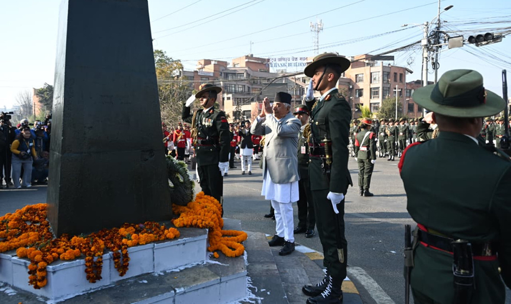 राष्ट्रपति पौडेलद्वारा पृथ्वीनारायण शाहको शालिकमा माल्यार्पण (तस्बिरहरु)
