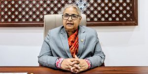 स्वास्थ्य बीमा समस्याबारे सरोकारवालासँग छलफल गर्दै प्रधानमन्त्री