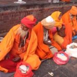 शिवरात्रीका लागि पशुपति आएका साधुसन्तलाई बिदा गरिँदै