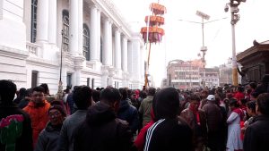 बसन्तपुरमा चीर ठड्याएर सुरु भयो होली (तस्बिरहरु)