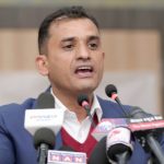 पैसा कमाएर आएका घण्टी बजाउनेहरू र हामी एउटै होइनौँः माधव सापकोटा