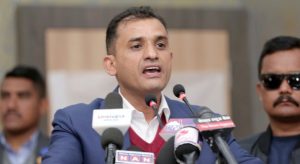 पैसा कमाएर आएका घण्टी बजाउनेहरू र हामी एउटै होइनौँः माधव सापकोटा