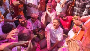 मिथिलाञ्चलमा आजैदेखि विधिवत् होली सुरु (तस्बिरहरू)