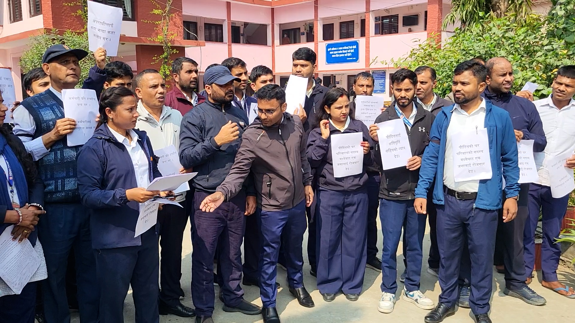 उच्च अदालत जनकपुरका कर्मचारीहरुद्वारा ‘पेन डाउन’