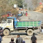 बस दुर्घटनापछि मन्थलीमा यातायात अवरुद्ध, पीडितलाई न्याय दिन माग